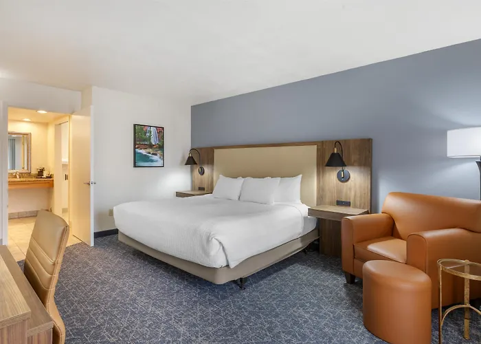 Western A Wayfarer's & Hotel 3*